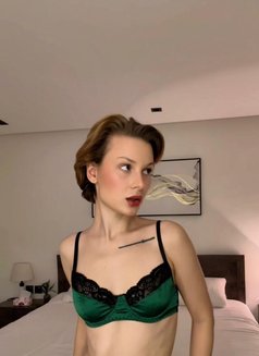 July - escort in Jeddah Photo 7 of 18