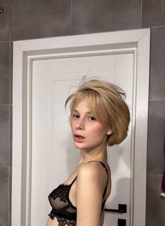 July - escort in Jeddah Photo 15 of 18