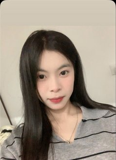 July - escort in Dubai Photo 3 of 8