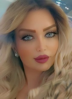 Julya - puta in Dubai Photo 2 of 3