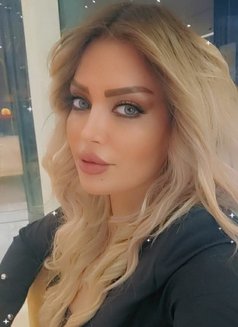 Julya - puta in Dubai Photo 3 of 3