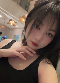 Jun - puta in Abu Dhabi Photo 1 of 6