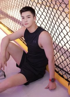 Junao - Male escort in Shenzhen Photo 7 of 7