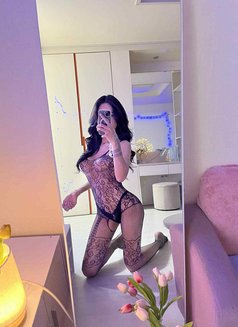 June Lee - Transsexual escort in Tokyo Photo 18 of 20