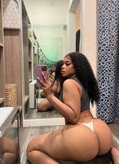 June - escort in Dubai Photo 5 of 10