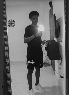 Junior - Male escort in Owerri Photo 2 of 5