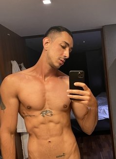 Junior Tantra - gay massage lisbon - masseur in Lisbon Photo 11 of 12