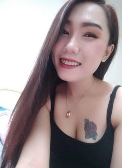 Junior - escort in Muscat Photo 1 of 4