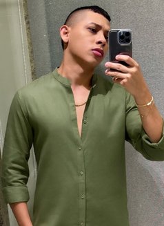 Junior_XXL - Male escort in Dubai Photo 5 of 9