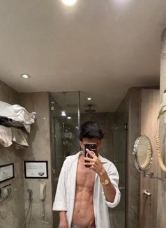 Juntinzaa - Male escort in Kolkata Photo 1 of 2