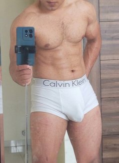 Justin Bull Pune - Acompañantes masculino in Pune Photo 2 of 3
