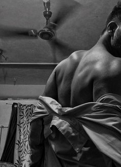 Justin - Male escort in Mumbai Photo 2 of 4