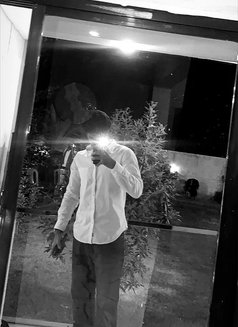 Justin - Male escort in Mumbai Photo 3 of 4