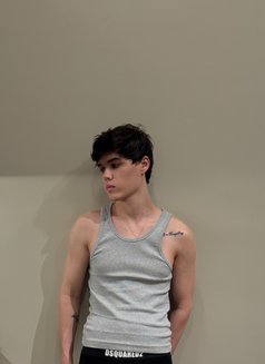 Justin New - Male escort in Dubai Photo 2 of 11