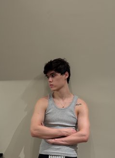 Justin New - Male escort in Dubai Photo 4 of 11