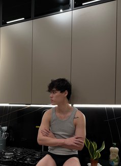 Justin New - Male escort in Dubai Photo 5 of 11