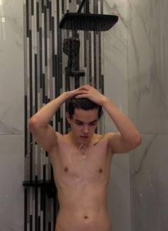 Justin New - Male escort in Dubai Photo 8 of 11
