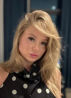 Justina - escort in Jeddah Photo 8 of 9