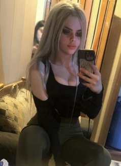 Jwan - Transsexual escort in Kuala Lumpur Photo 1 of 5