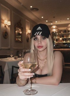 Jwan - Transsexual escort in Kuala Lumpur Photo 3 of 5