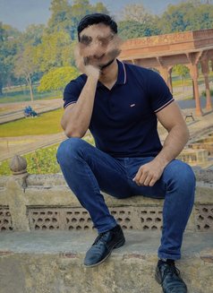 Kabeer Khalid - Acompañantes masculino in Lahore Photo 2 of 2