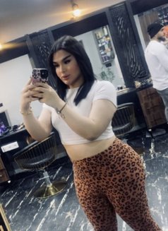 Kadi - Transsexual dominatrix in Erbil Photo 9 of 12