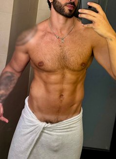 Kadu - Male companion in Dubai Photo 4 of 11