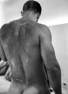 Kadu - Male companion in Dubai Photo 5 of 11