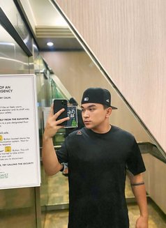 Kadyo - Male escort in Manila Photo 3 of 5