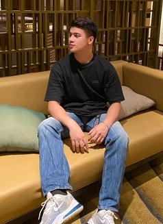 Cute Guy Available Now - Male escort in Makati City Photo 5 of 12