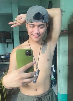 Cute Guy Available Now - Male escort in Makati City Photo 7 of 12