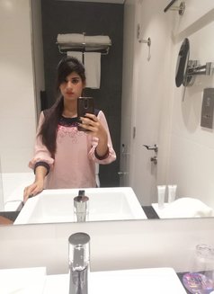 Katrina Busty Girl - puta in Dubai Photo 3 of 4