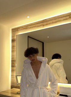 Kaith - Male escort in Abu Dhabi Photo 4 of 5