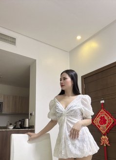 Kaitlyn - escort in Manila Photo 3 of 4