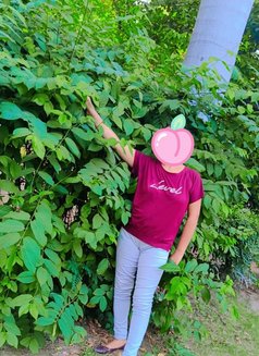 Kajal cam show & sex chat - puta in New Delhi Photo 7 of 8