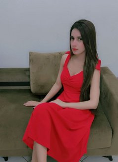 Kajal Indian Model - puta in Abu Dhabi Photo 2 of 4