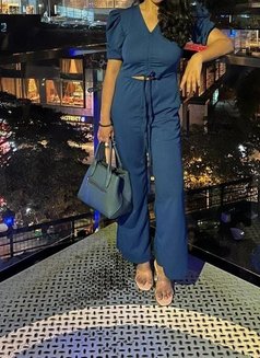 Kajol Arrived Hongkong to Make New Frien - puta in Hong Kong Photo 2 of 3