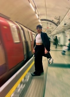 Kalew - Male escort in London Photo 7 of 9