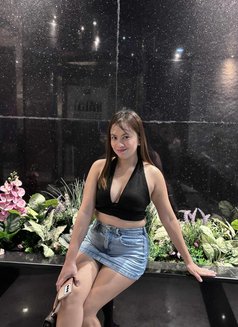 Kally - puta in Dubai Photo 2 of 7