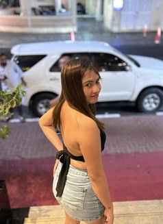 Kally - puta in Dubai Photo 5 of 7