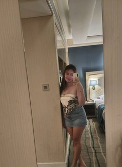 Kally - puta in Dubai Photo 7 of 7