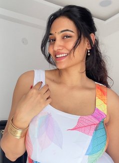 Kamakshi - escort in Kochi Photo 2 of 7