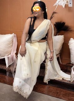 Kamani Aunty - puta in Dubai Photo 2 of 6