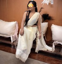 Kamani Aunty - puta in Dubai