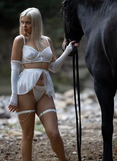 Kamila - escort in Dubai Photo 9 of 10