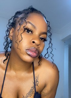 Kamila - escort in Accra Photo 3 of 6