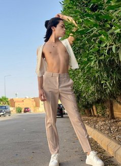 Kevin - Male escort in Riyadh Photo 10 of 15