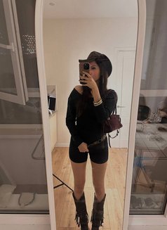 * Kamilla - escort in Al Manama Photo 25 of 26