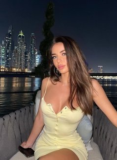 Kamilla - puta in Dubai Photo 4 of 7