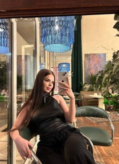 Kamilla - puta in Dubai Photo 4 of 5